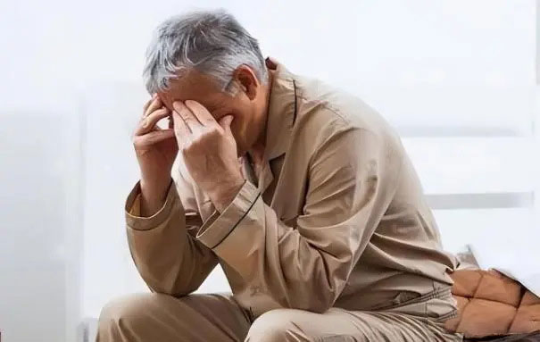 老人变得容易激动发脾气是什么原因？