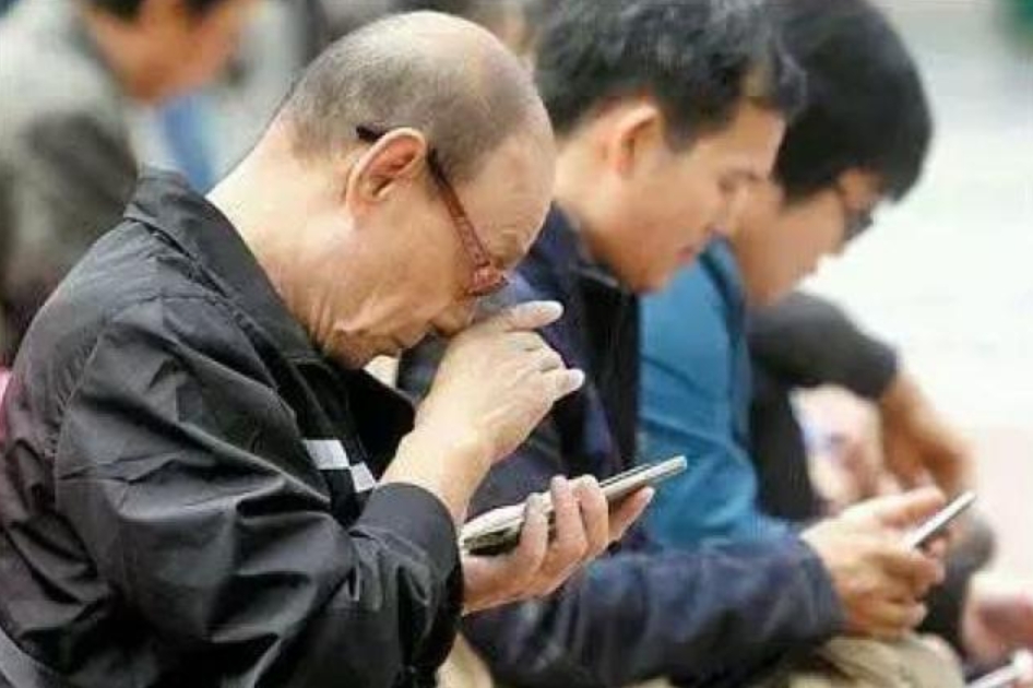 如何防止老年人手机上瘾