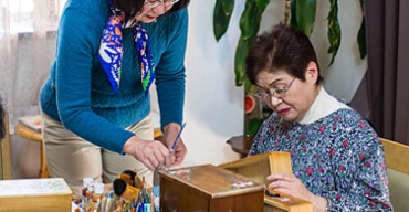 “工作太忙,怎么照顾父母?这五招帮你平衡。” “工作太忙,怎么照顾父母?这五招帮你平衡。”