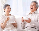 中老年男性坚持每天喝枸杞水3个月,降低血糖,滋养肾脏 中老年男性坚持每天喝枸杞水3个月,降低血糖,滋养肾脏